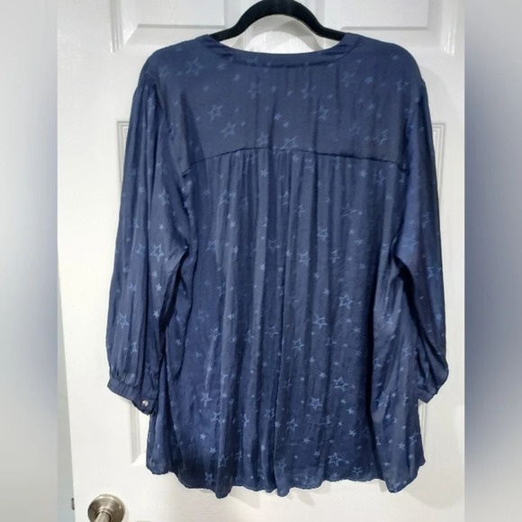 Torrid Peasant Blouse - Charmeuse Jacquard Star Navy in Size 3 / 22-24 - Picture 13 of 15